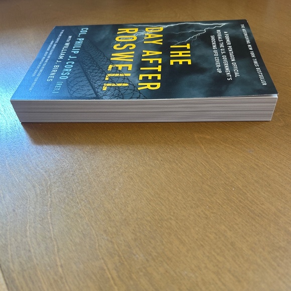 The Day After Roswell by retired Colonel Philip J. Corso and William J. Birnes - Picture 7 of 9